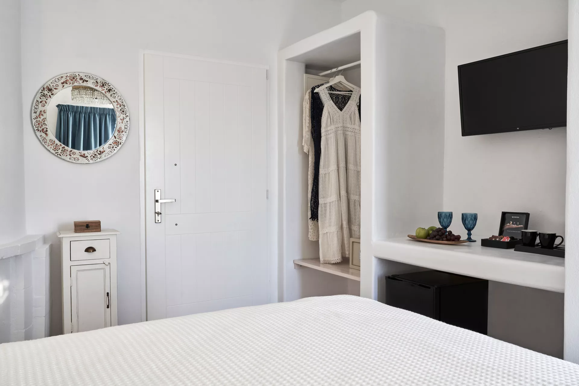 Deluxe Double Room with Side Sea View - Gallery 3