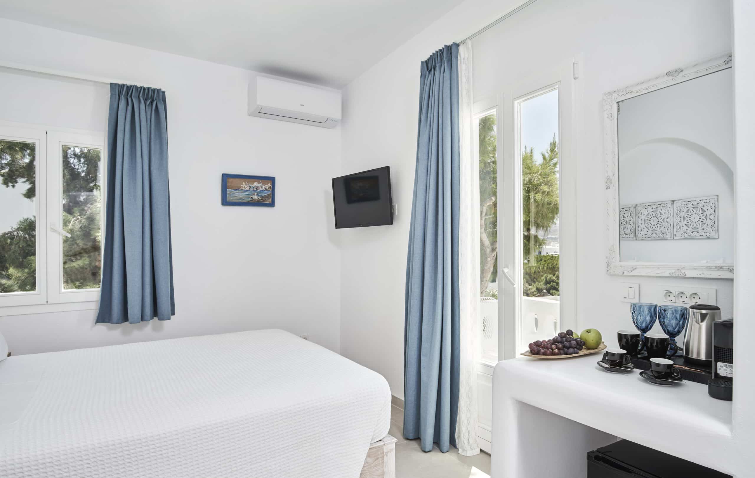 Deluxe Double Room with Side Sea View - Gallery 1