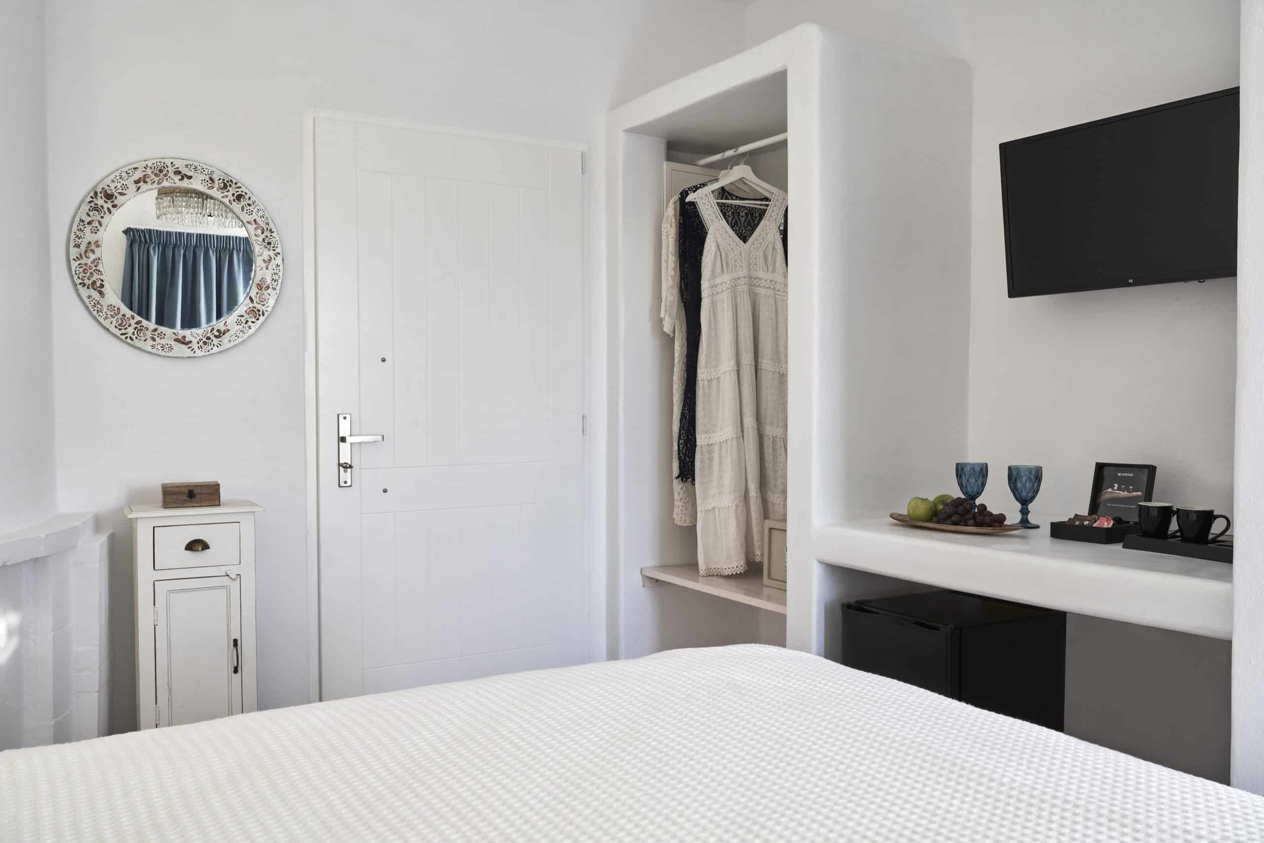 Double Room with Town View - Gallery 3